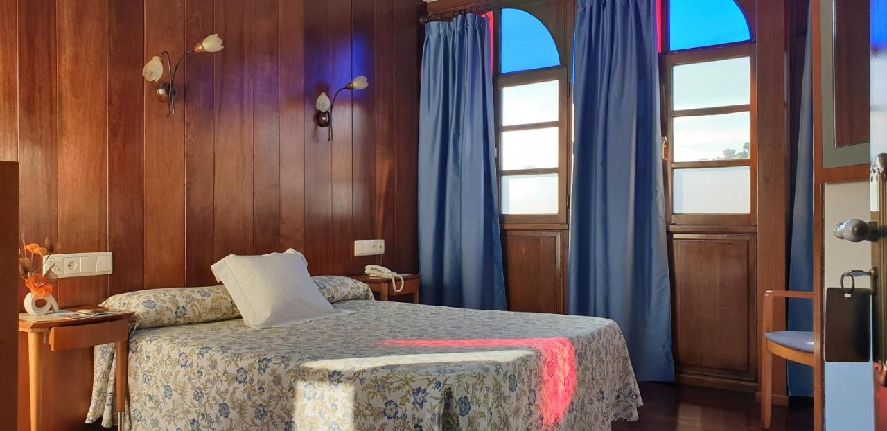 Hotel Castillo De Gauzon Salinas  Eksteriør billede
